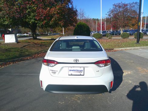 Used 2025 Toyota Corolla LE image 10