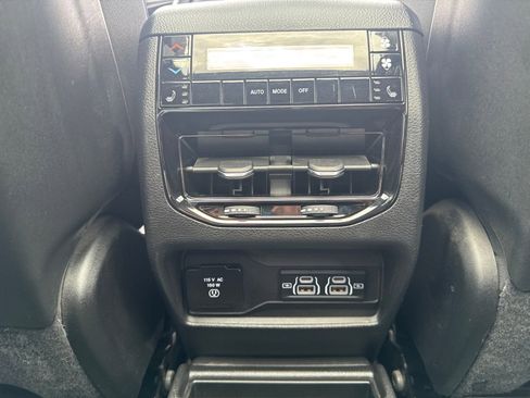 Used 2023 Jeep Grand Cherokee L Limited w/ Luxury Tech Group II AWD/4WD image 22
