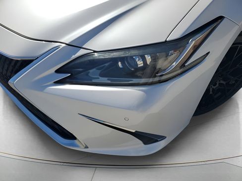 Used 2019 Lexus ES 350 w/ Premium Package image 16