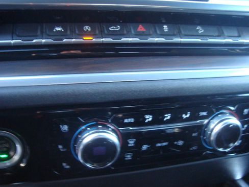 Used 2022 GMC Sierra 1500 SLT w/ SLT Convenience Package image 13