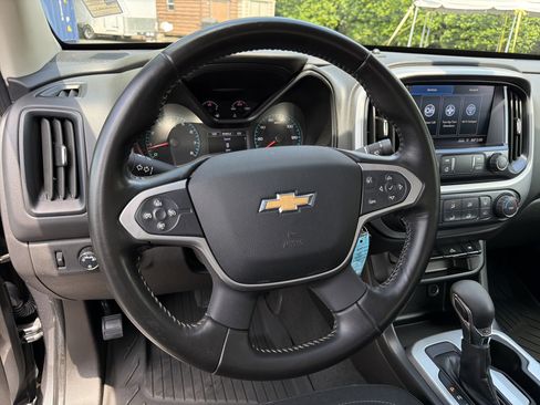 Used 2022 Chevrolet Colorado LT AWD/4WD image 23