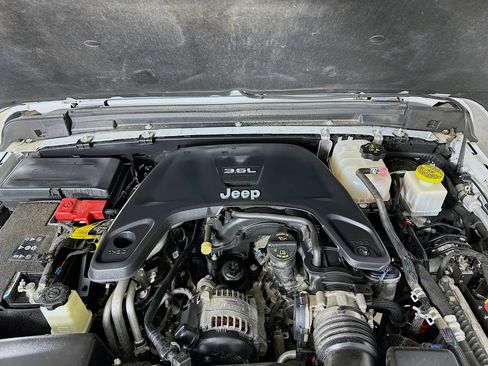 Certified 2021 Jeep Gladiator Sport image 35