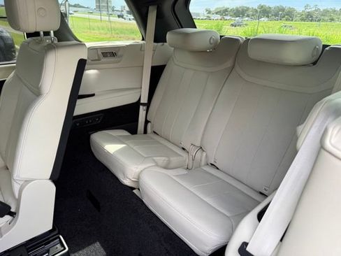 Used 2024 Land Rover Range Rover Long Wheelbase SE AWD/4WD image 9