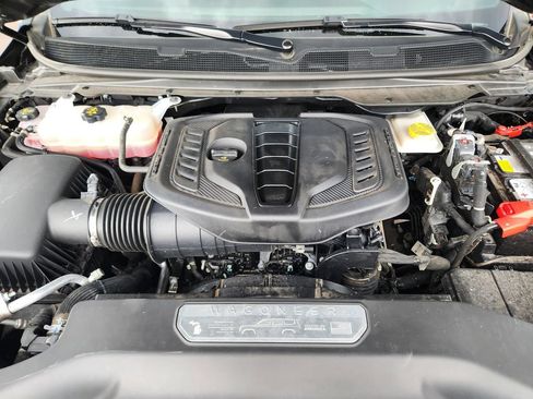 Used 2025 Jeep Wagoneer L 4WD image 30