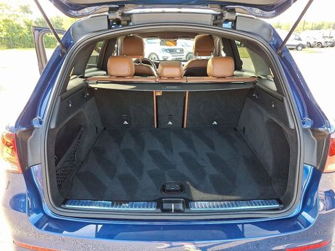 Used 2021 Mercedes-Benz GLC 300 4MATIC image 29