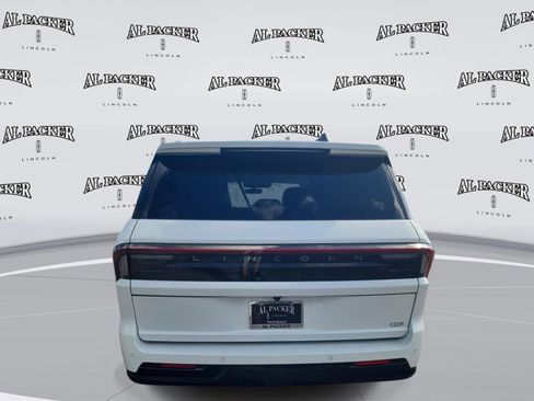 New 2026 Lincoln Navigator Premiere AWD/4WD image 4