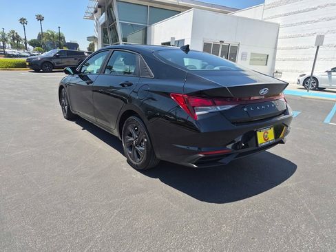 Used 2023 Hyundai Elantra SEL FWD image 5