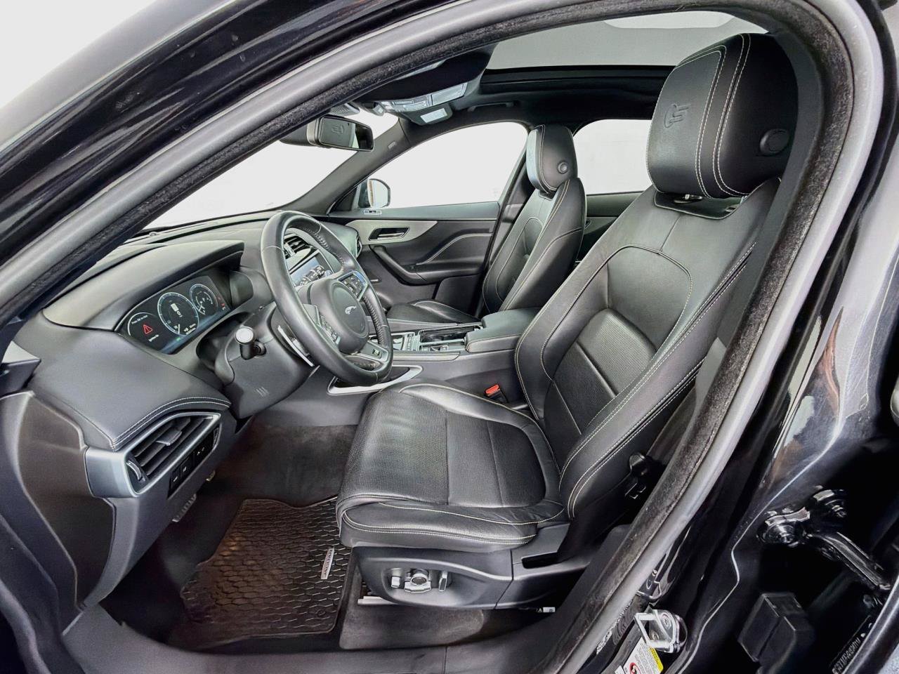 Used 2018 Jaguar F-PACE S AWD/4WD image 34