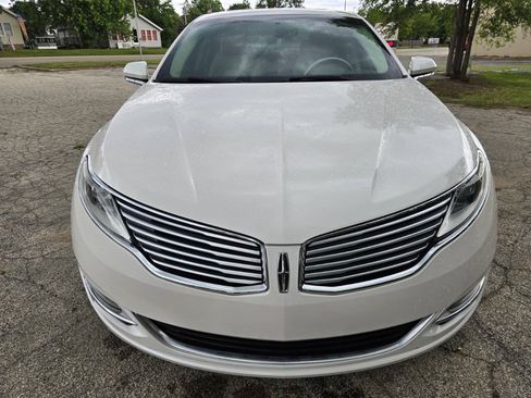 Used 2013 Lincoln MKZ FWD image 2
