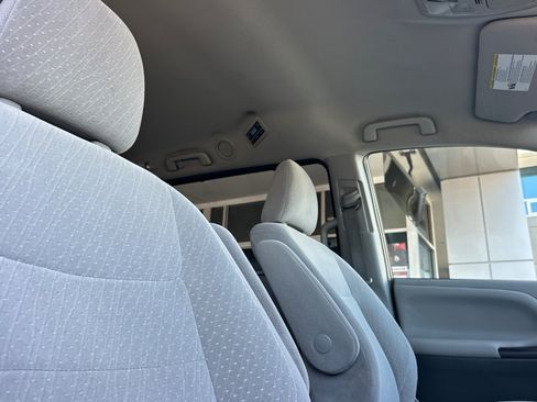 Certified 2018 Toyota Sienna LE FWD image 18