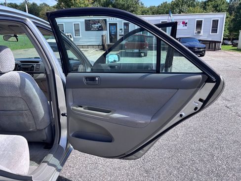 Used 2004 Toyota Camry FWD image 19