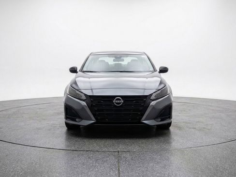 Used 2025 Nissan Altima 2.5 SV FWD image 2