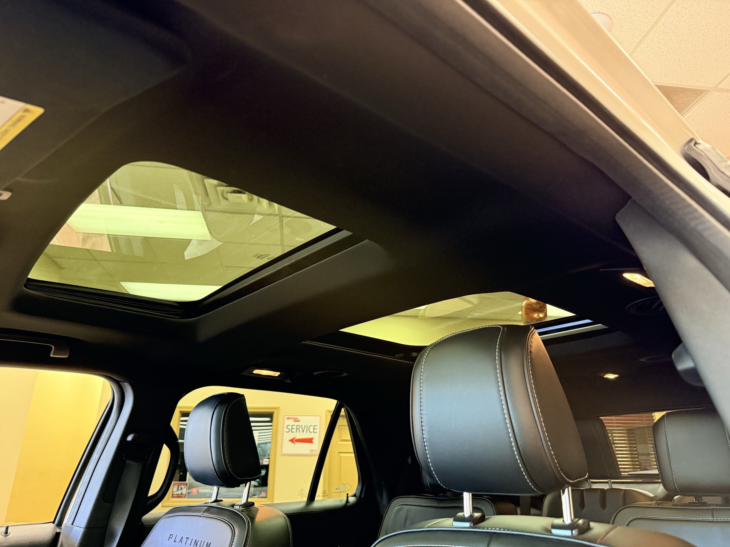 Used 2018 Ford Explorer Platinum AWD/4WD image 31
