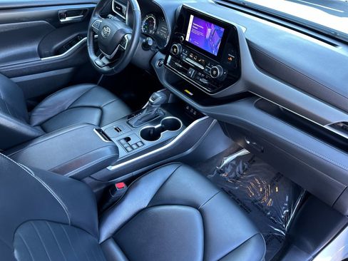 Used 2023 Toyota Highlander XLE image 17