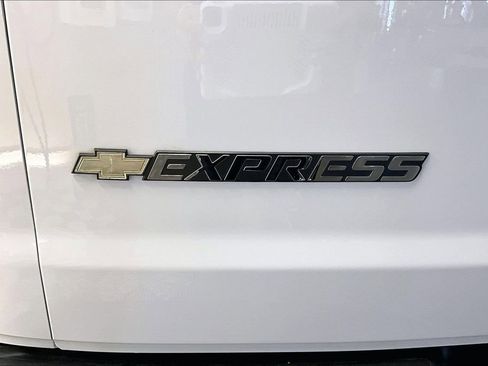 Used 2025 Chevrolet Express 2500 w/ Driver Convenience Package RWD image 7