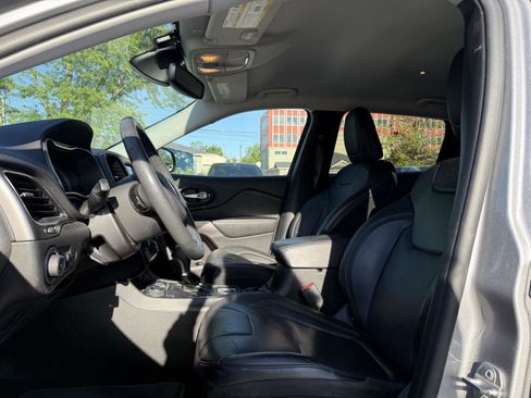 Used 2021 Jeep Cherokee Latitude Lux w/ Comfort/Convenience Group AWD/4WD image 9