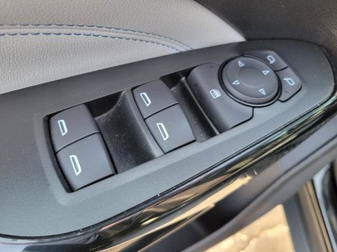 Used 2025 Chevrolet Trax LT FWD image 20