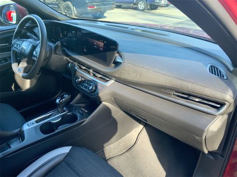 Used 2024 Buick Envista Preferred w/ Convenience II Package image 28