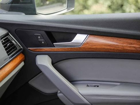 Used 2021 Audi Q5 Premium Plus image 19