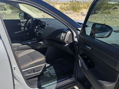 Used 2025 Nissan Pathfinder Platinum image 4