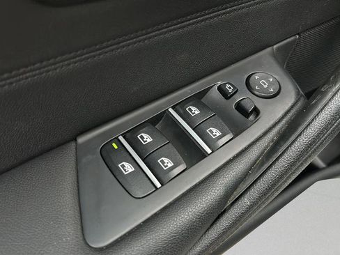 Used 2019 BMW 530e 530e iPerformance w/ Convenience Package image 10