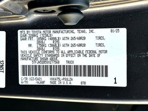 Used 2025 Toyota Tundra Limited AWD/4WD image 31