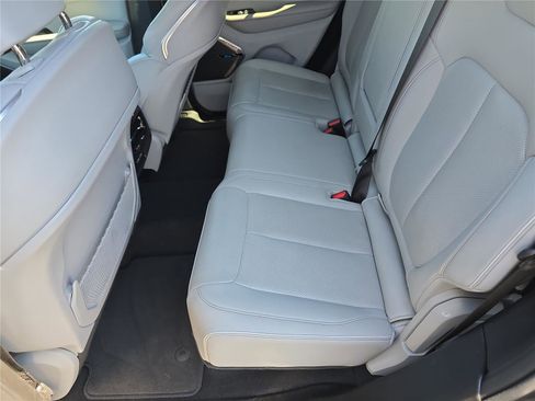 Used 2022 Jeep Grand Cherokee Overland w/ Luxury Tech Group IV image 16