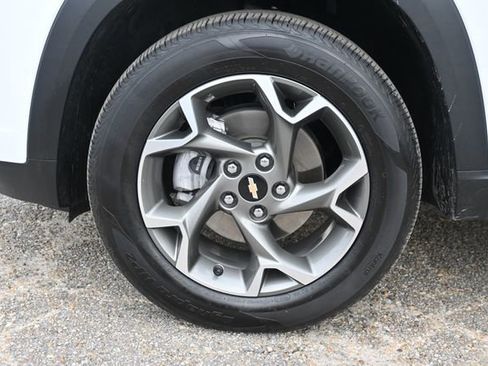 Used 2025 Chevrolet Trax LT w/ LT Convenience Package image 26