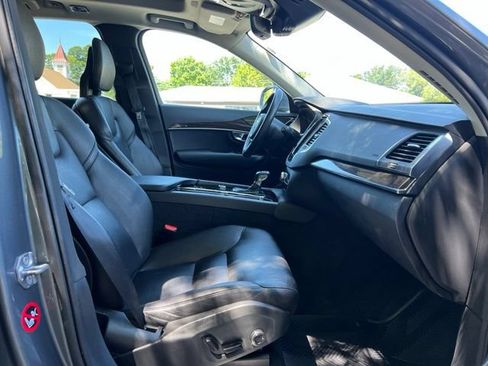 Used 2018 Volvo XC90 T6 Momentum w/ Momentum Plus Package AWD/4WD image 23