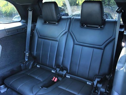 Used 2017 Land Rover Discovery SE AWD/4WD image 18