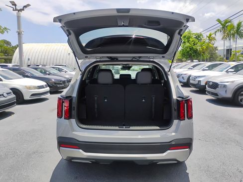 Used 2024 Kia Sorento S w/ Panoramic Sunroof Package FWD image 12