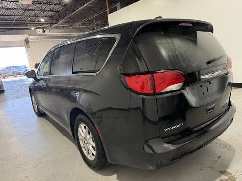 Used 2023 Chrysler Voyager LX image 8