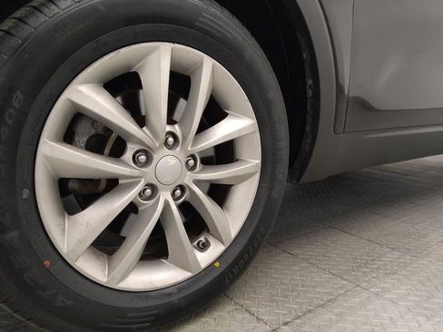 Used 2018 Kia Sorento FWD V6 image 31
