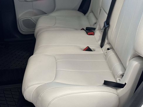 Certified 2023 Mercedes-Benz EQB 300 4MATIC image 5