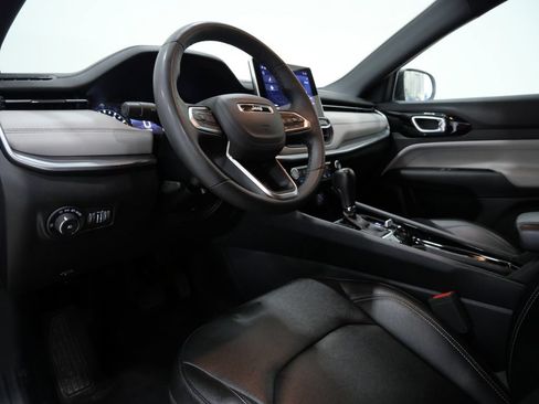 Used 2025 Jeep Compass Limited AWD/4WD image 10