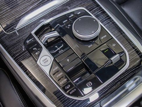 Used 2026 BMW X5 xDrive50e w/ M Sport Package image 19