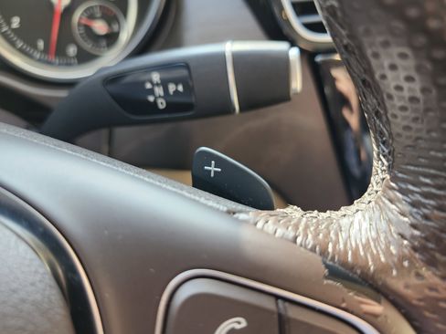Used 2019 Mercedes-Benz GLE 400 4MATIC w/ Premium 2 Package image 12