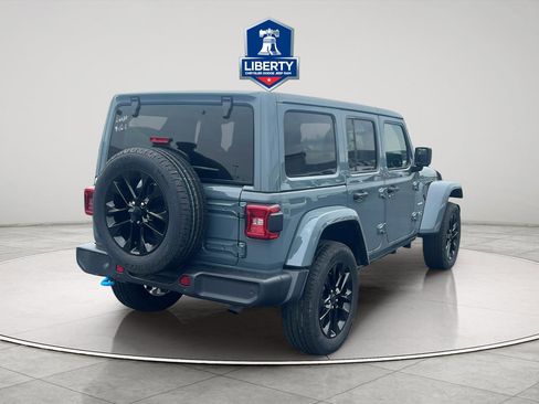 Used 2024 Jeep Wrangler Unlimited Sahara w/ Technology Group AWD/4WD image 38
