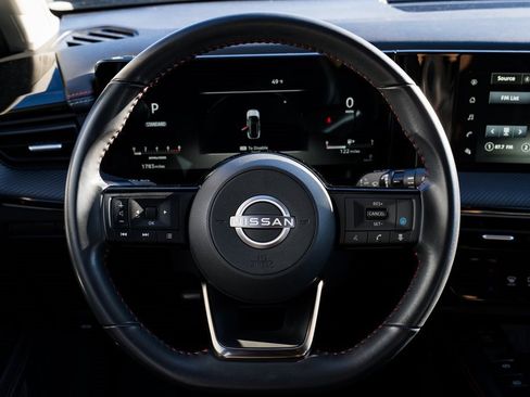 Used 2025 Nissan Kicks SR image 12