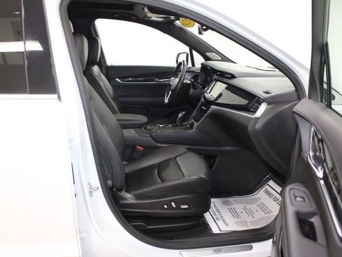 Used 2024 Cadillac XT6 Premium Luxury image 31