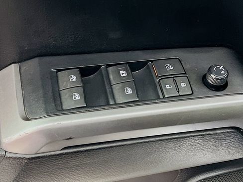 Certified 2021 Toyota Tacoma SR5 AWD/4WD image 17
