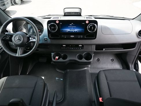 Used 2025 Mercedes-Benz Sprinter 2500 image 17