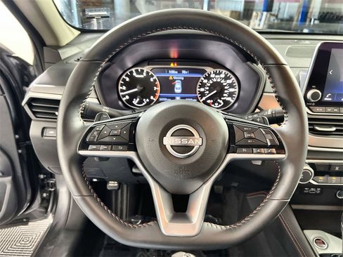 Certified 2025 Nissan Altima 2.5 SR image 11