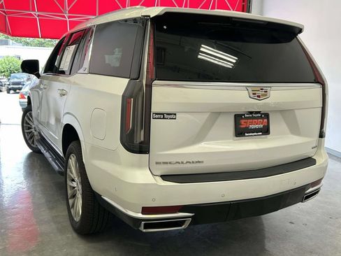 Used 2023 Cadillac Escalade Premium Luxury AWD/4WD image 5