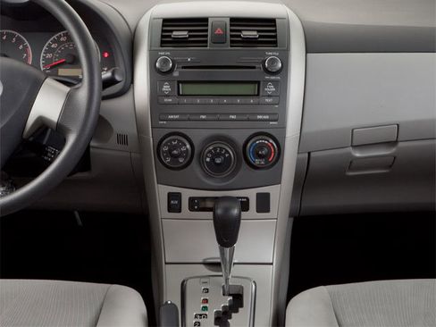 Used 2013 Toyota Corolla LE FWD image 10