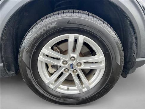 Used 2022 Ford Explorer XLT image 26