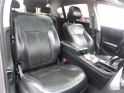 Used 2016 Kia K900 Luxury image 40