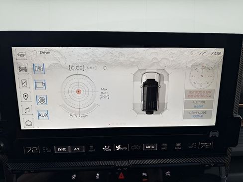 New 2024 GMC Hummer EV 3X w/ LPO, Illumination Package image 16