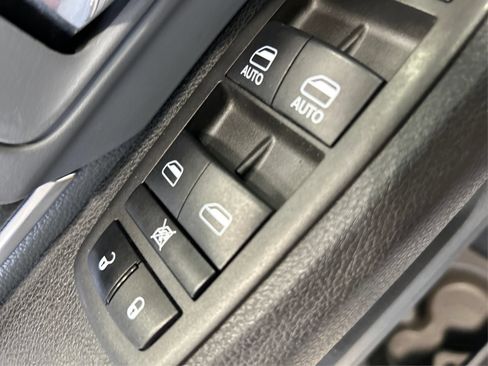 Used 2022 RAM 1500 Classic SLT w/ Electronics Group AWD/4WD image 28