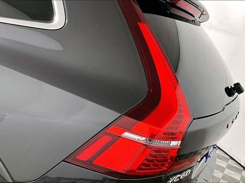 Used 2023 Volvo XC60 B5 Plus image 29